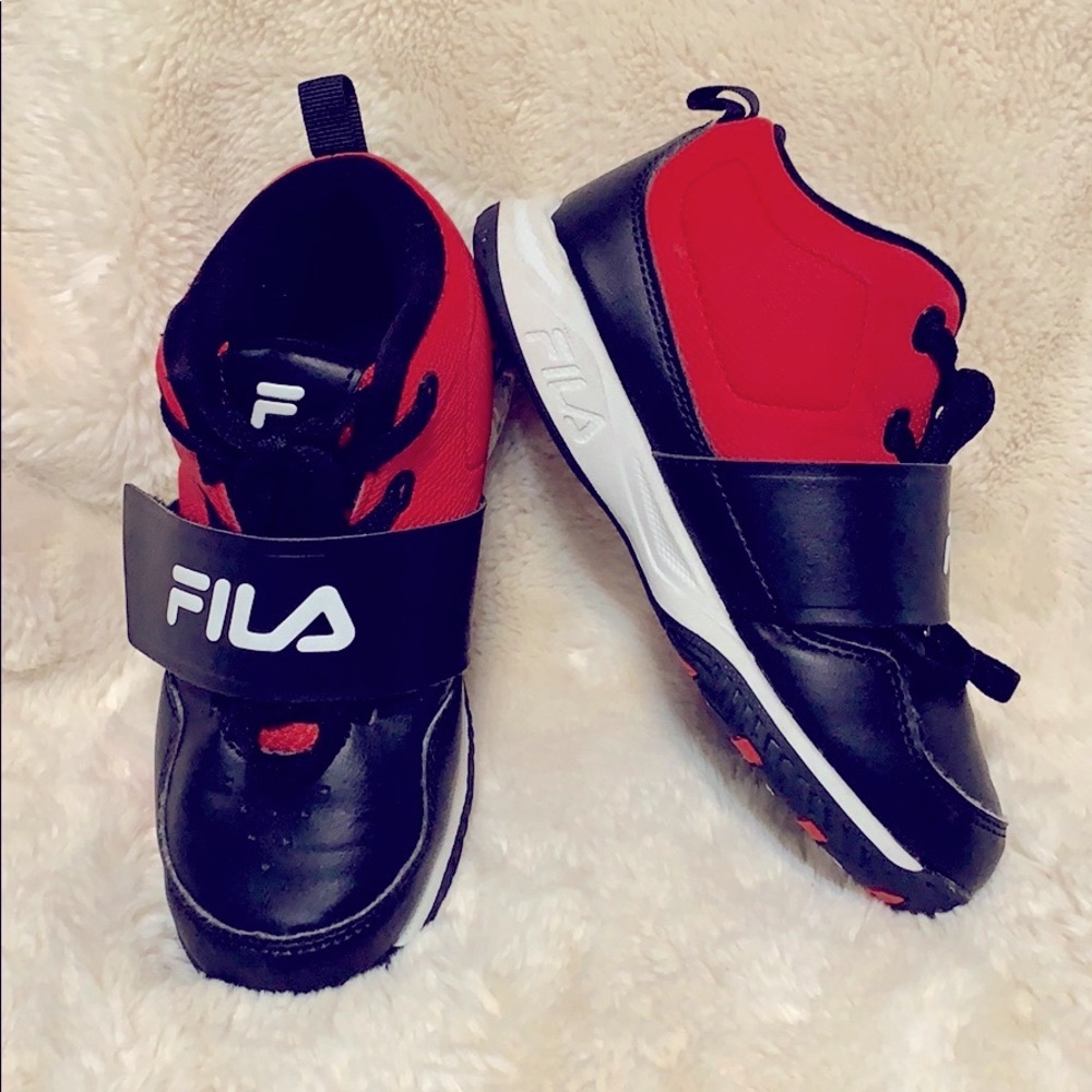 Fila Boys Skybuzzer Basketball Shoes. Size 1.5